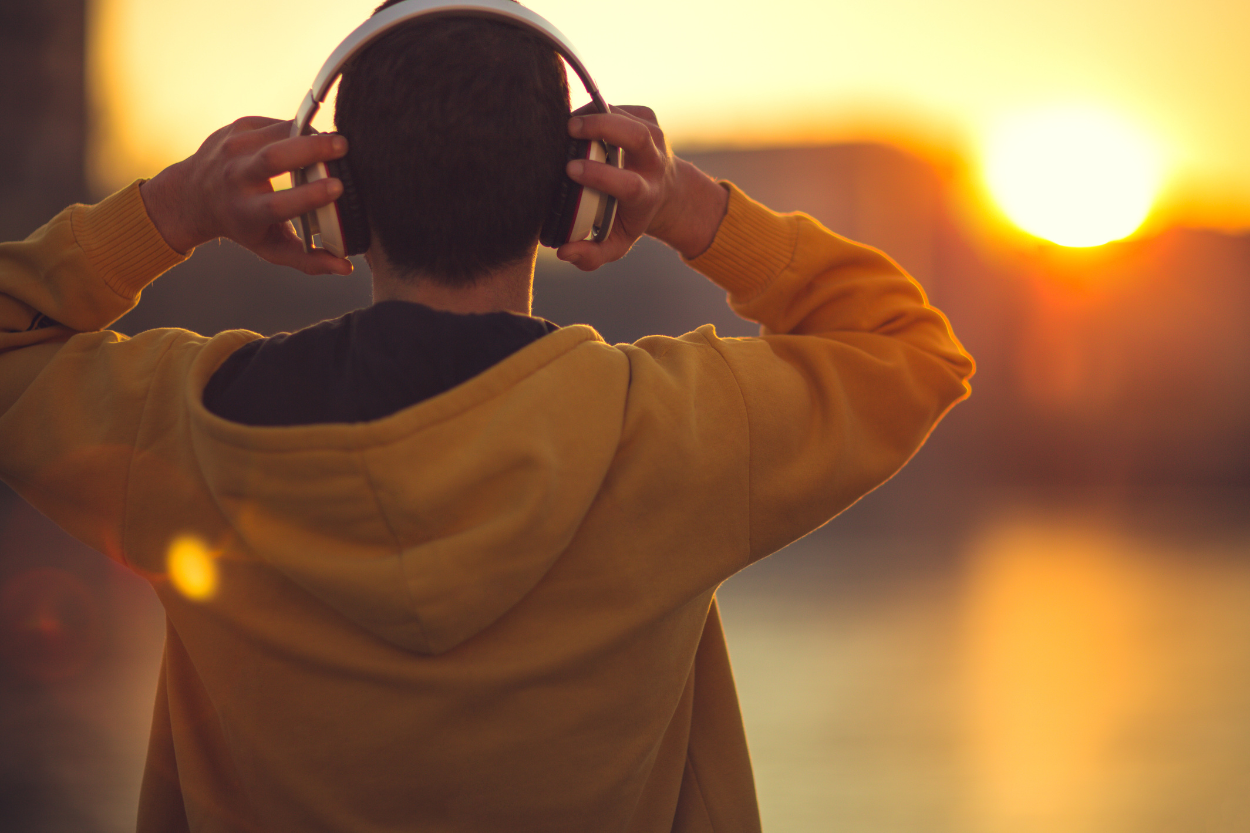 Harmoniser les Goûts Musicaux au Sein du Couple : Un Voyage d’Écoute et de Compromis