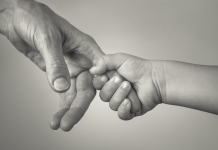 Les Enjeux des Différences d’Engagement dans les Soins Parentaux