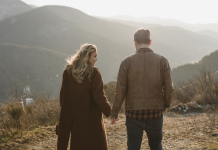 Main dans la Main: La Communication et la Confiance au Cœur de la Résilience de Couple