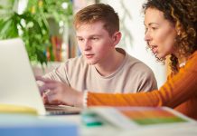 Parlez orientation avec votre entourage : Trouvez votre voie avec l’aide de vos proches