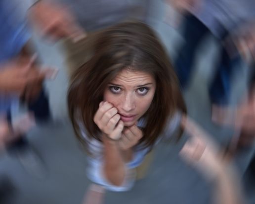 ROCD: Comprendre les doutes constants dans les relations et leur traitement