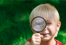Éduquer les enfants à la pensée critique : développer des compétences analytiques et logiques
