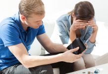 Comment maintenir une relation en période de difficultés financières