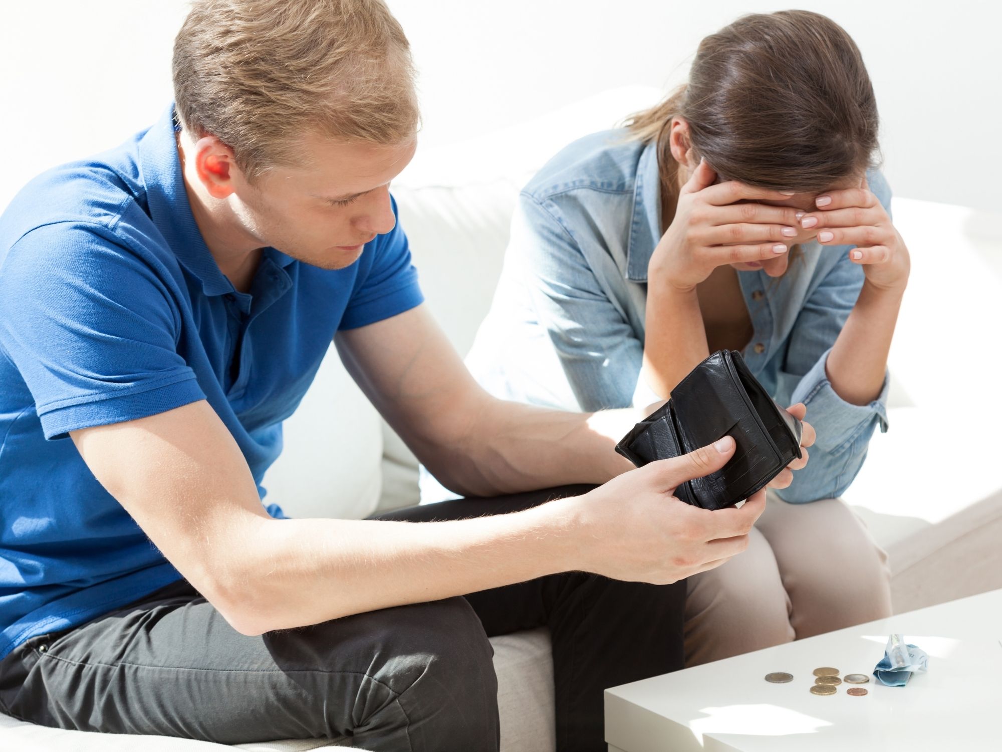 Comment maintenir une relation en période de difficultés financières