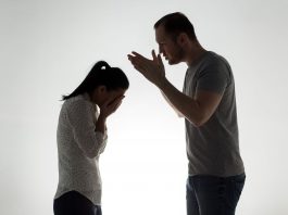 Reconnaître et Remédier aux Schémas de Communication Négative dans les Relations de Couple