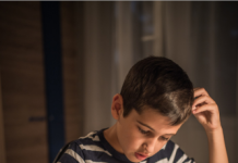 Stratégies pour des Pratiques de Devoirs Efficaces : Encourager l’autodiscipline et la gestion du temps, équilibrer les devoirs et les activités parascolaire