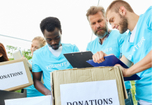 Main dans la Main, Cœur à Cœur : Célébrer l’Amour par des Actes de Service aux Autres