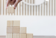 Célébrer les Jalons et les Progrès dans votre Relation : Une Perspective Juive