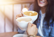 L’Alchimie des Rituels : Transformer l’Ordinaire en Extraordinaire en Amour