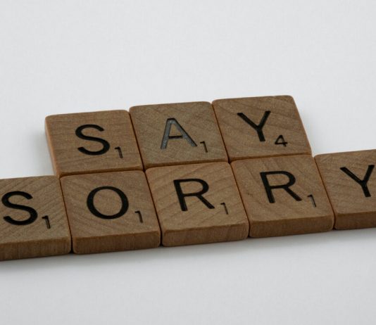 L’amour Célébré à Travers le Pardon et la Compréhension