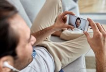 Naviguer dans les relations à distance avec confiance et communication