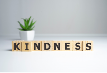 Renforcer la Connexion à travers des Gestes de Gentillesse et d’Appréciation