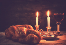 Mémoire et Affection : Comment les Traditions Renforcent les Couples