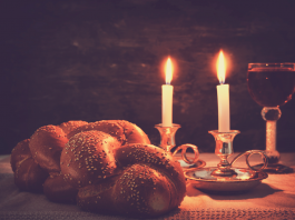 Mémoire et Affection : Comment les Traditions Renforcent les Couples