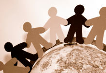 Naviguer l’Influence des Dynamiques Amicales sur Votre Relation