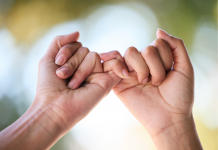 Cultiver un Climat de Sécurité Émotionnelle et de Confiance Mutuelle : Un Art Ancré dans la Pensée Juive