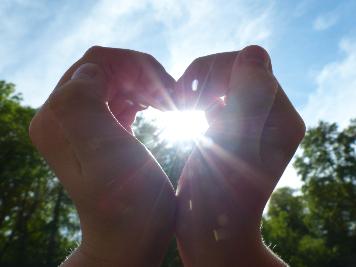 Renforcer la Connexion à travers des Gestes de Gentillesse et d’Attention