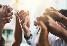 Élever les Esprits: L’Art de Soutenir et Encourager Selon la Pensée Juive