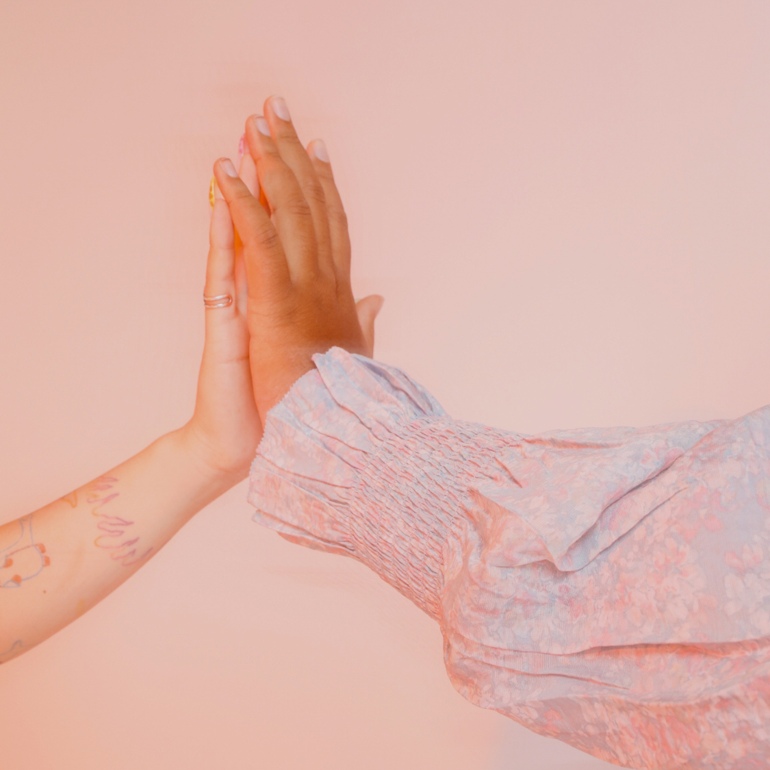 Construire Ensemble : Le Voyage d’un Couple vers des Horizons Partagés