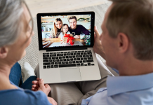 Rapprocher les Familles: Communication et Connexion à l’ère Numérique