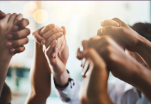 Entre Soutien et Encouragement: Les Fondements d’une Relation Épanouie