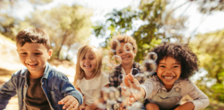 Cultiver les compétences sociales et tisser des amitiés