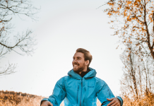 Cultiver un Climat de Positivité et d’Optimisme dans les Relations