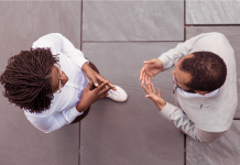 Renforcer le Lien à Deux: Naviguer Ensemble les Marées du Changement