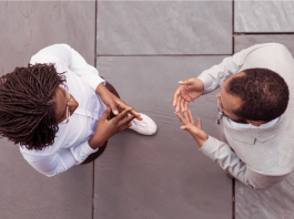 Renforcer le Lien à Deux: Naviguer Ensemble les Marées du Changement