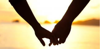 Harmoniser Amour et Amitiés : Clés pour un Équilibre Sain dans le Couple