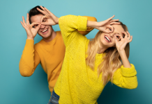 L’Humour: Le Ciment du Couple à l’Épreuve du Temps