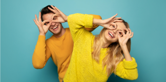 L’Humour: Le Ciment du Couple à l’Épreuve du Temps