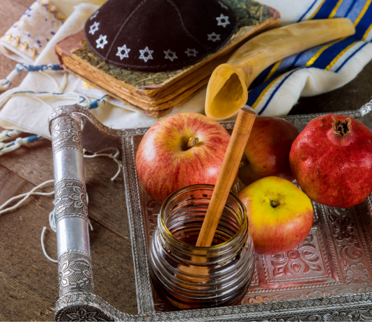 Harmoniser les traditions familiales des fêtes dans l’esprit des valeurs juives