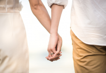 Surmonter les Défis des Habitudes de Sommeil Divergentes en Couple