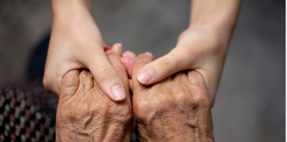 Harmonie Familiale et Soutien des Aînés: Une Réflexion Inspirée par la Tradition Juive