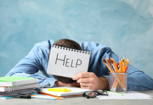 Gérer les Attentes pendant les Périodes de Stress au Travail : Stratégies et Soutien