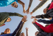 Unis par l’Engagement : Les Enjeux des Différences d’Engagement dans la Communauté Locale