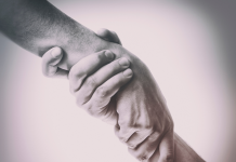 Traverser les Tempêtes de la Vie: Sagesse et Soutien Mutuels