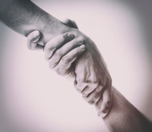 Traverser les Tempêtes de la Vie: Sagesse et Soutien Mutuels