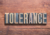 Élever le Voile de la Tolérance : Cultiver l’Art de l’Acceptation