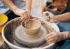 Encourager les activités de poterie