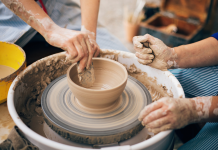 Encourager les activités de poterie
