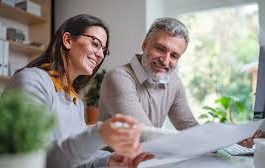 Accompagner son partenaire dans sa nouvelle aventure professionnelle.