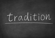 Surmonter les défis liés à l’intégration des traditions familiales dans le couple