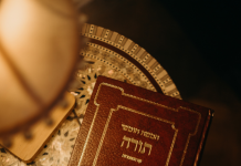 Dans la philosophie juive, la perception du temps : un périple au travers des cycles et des sanctuaires.PODCAST