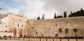 Encourager les jeunes à participer activement à la prière communautaire PHOTO MIS EN AVANT Encourager les jeunes à participer activement à la prière communautaire