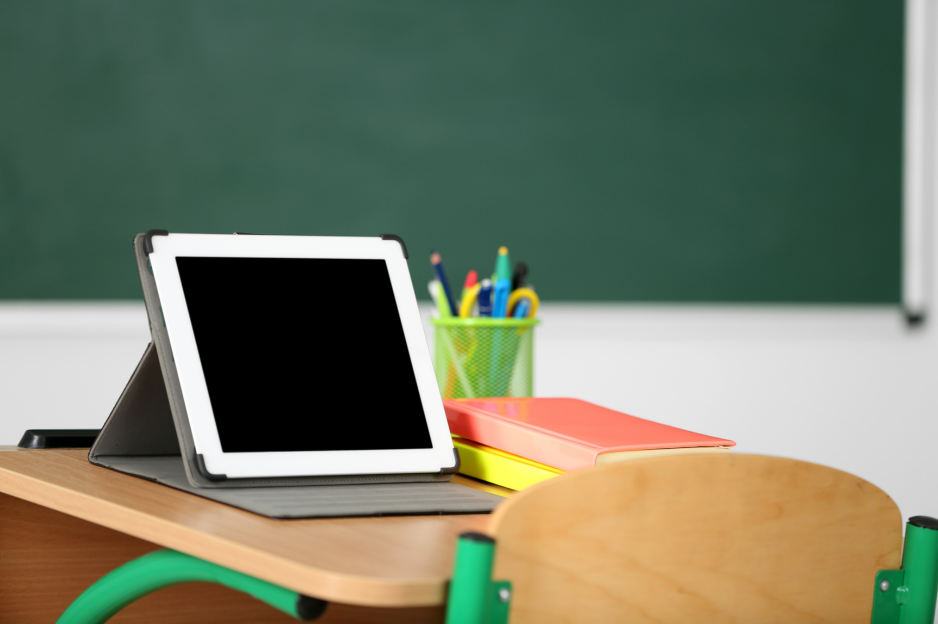 L’incorporation de la technologie dans le domaine éducatif : Un univers d’apprentissage novateur pour nos enfants.PODCAST