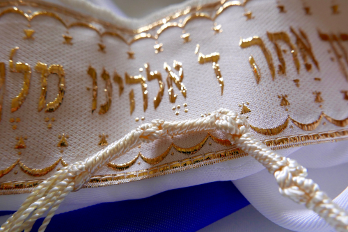 L’impact de la prière en groupe sur le développement des adolescents