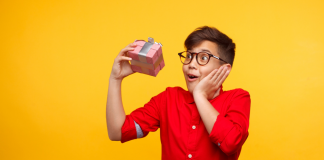 Éduquer les enfants en les embrassant : une méthode pédagogique efficace ou un dommage irréparable ?PODCAST