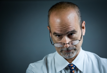 Gérer la Critique avec Sagesse – Des Approches Constructives